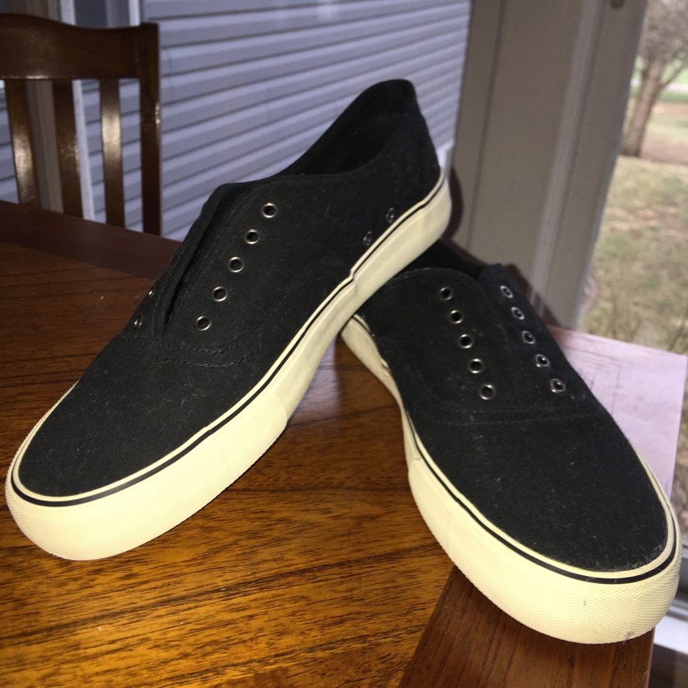 BRAND NEW! American Eagle Men’s Black Canvas Shoe